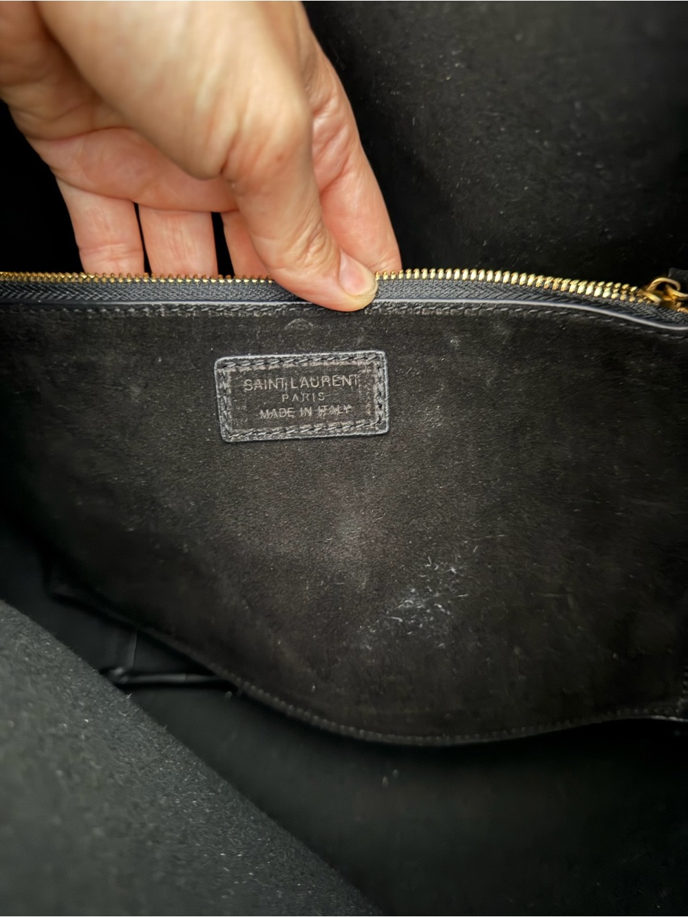 Black Hobo Shoulder Bag - Slouchy Minimalist Style (Needs Repair) - Picture 13 of 16